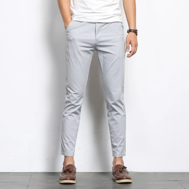 Slim fit chino voor heren met taps toelopende pijp tot op de enkel en riemlussen - beeld 5