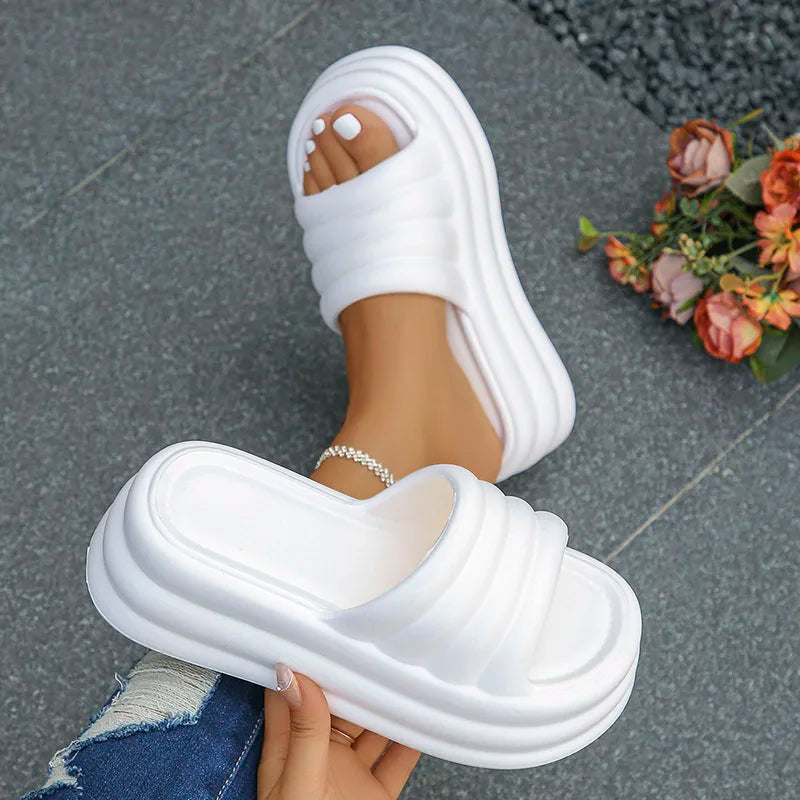 Slippers met gelaagde plateauzool en brede geribde band - beeld 4