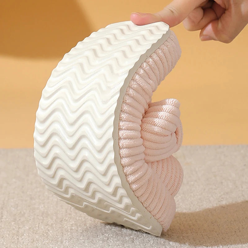 Slippers van ribstof met gekruiste banden en gedraaide knoop - beeld 4