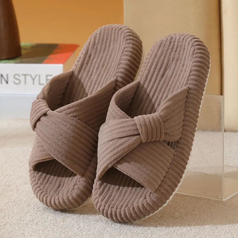 Slippers van ribstof met gekruiste banden en gedraaide knoop - bruin