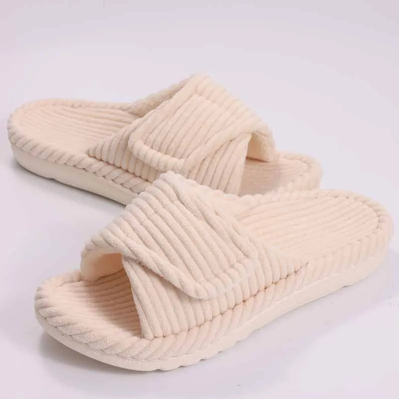 Slippers van ribstof met open teen en verstelbare band met klittenband - beige