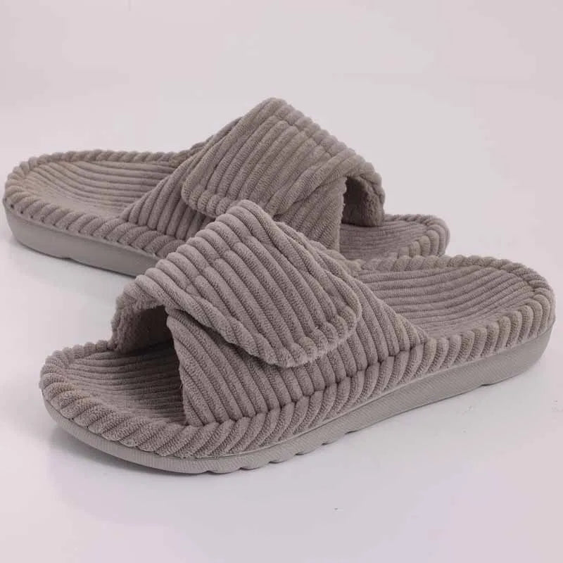 Slippers van ribstof met open teen en verstelbare band met klittenband - grijs