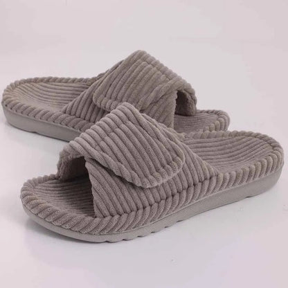 Slippers van ribstof met open teen en verstelbare band met klittenband - grijs