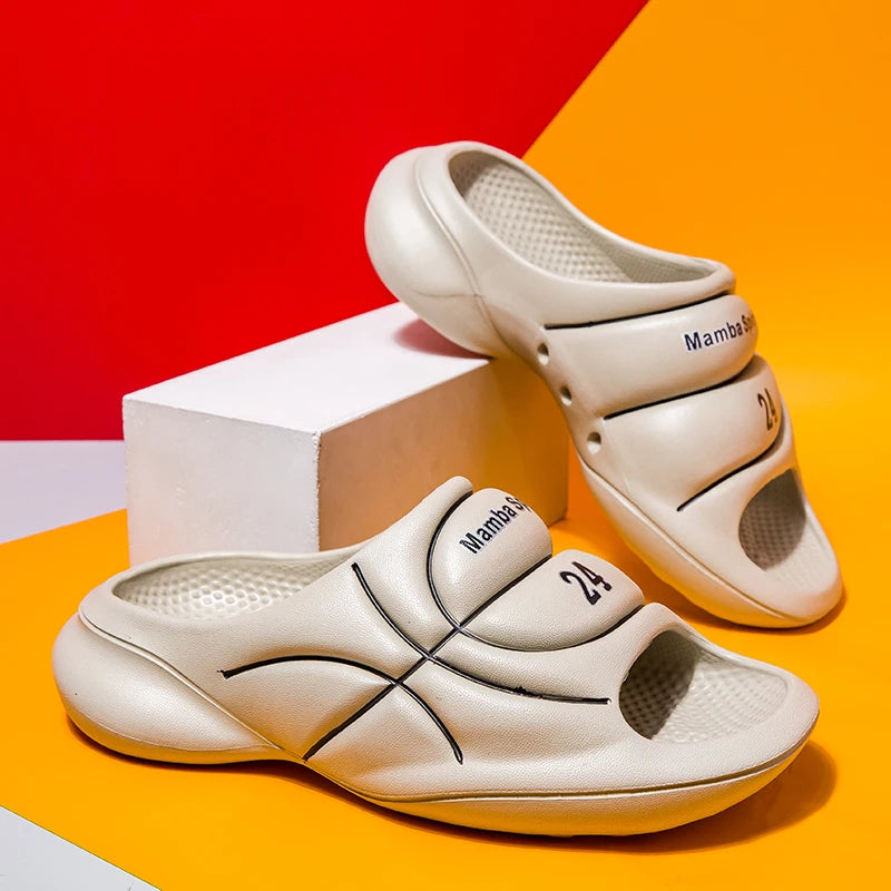 Slippers van EVA met brede band in basketbal-look, dikke zool en voetbed met gaatjes - beige