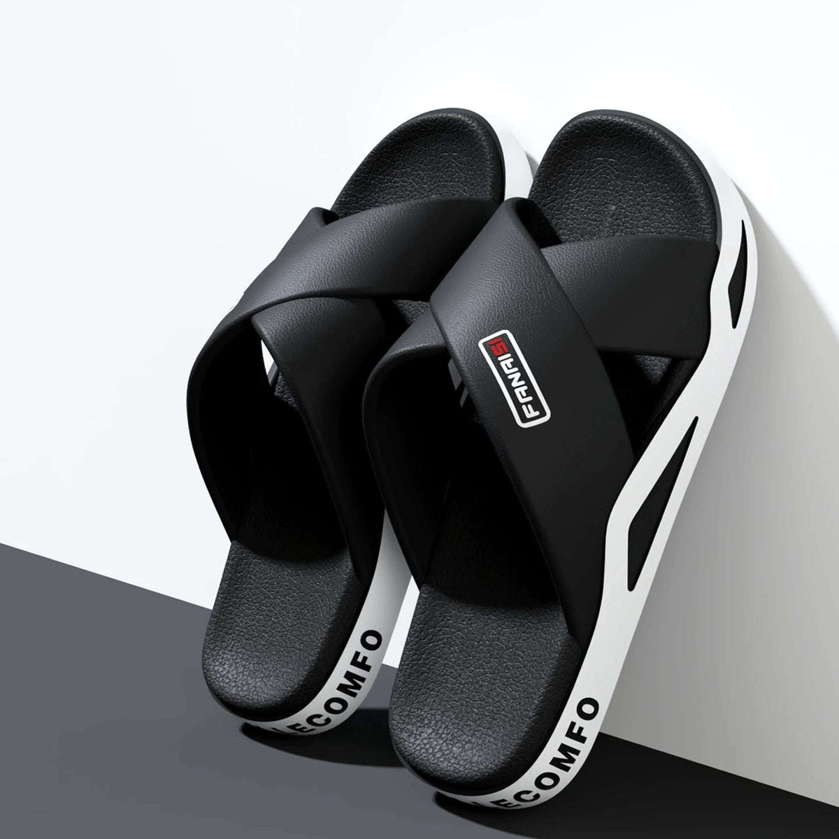 Slippers met gekruiste banden over de wreef, voetbed met structuur en dikke zool - zwart/wit