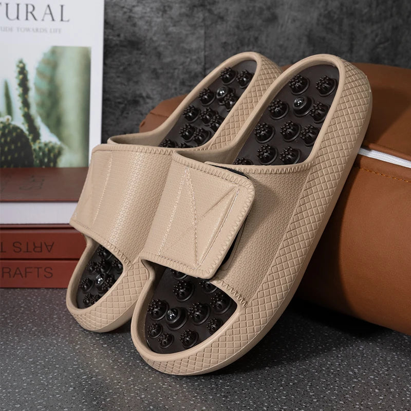 Slippers met noppen in het voetbed, brede band met klittenband en dikke zool - khaki
