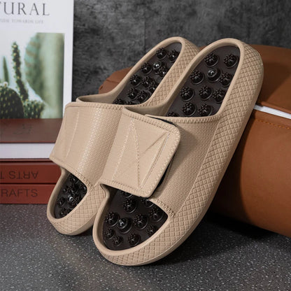 Slippers met noppen in het voetbed, brede band met klittenband en dikke zool - khaki