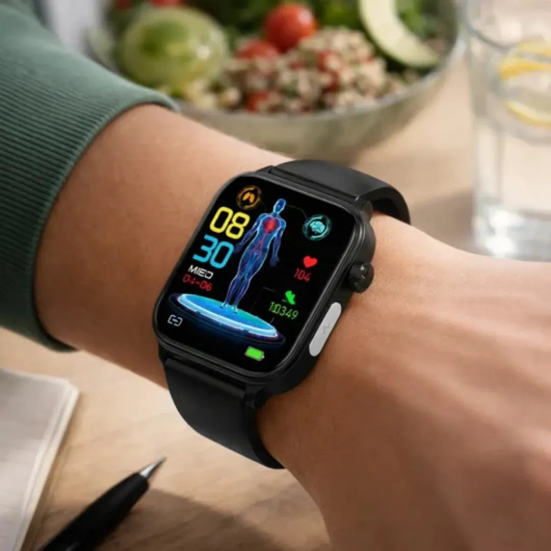 Smartwatch met SOS-knop om de pols aan tafel