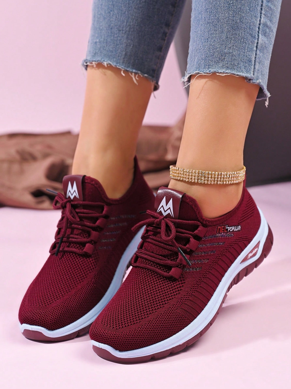Sneakers voor dames met gebreid bovenwerk, elastische veters en dikke witte zool - beeld 4