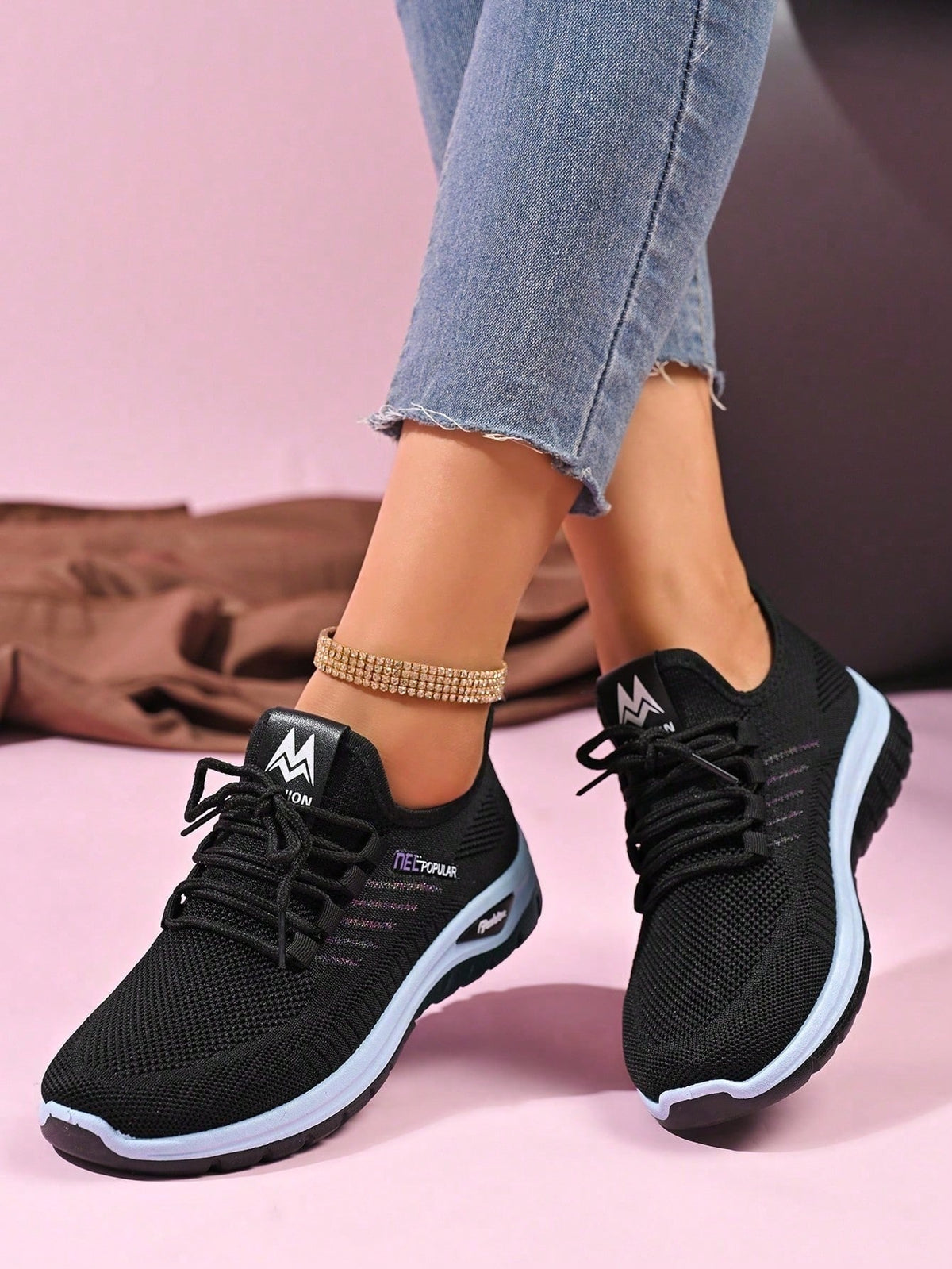 Sneakers voor dames met gebreid bovenwerk, elastische veters en dikke witte zool - beeld 6