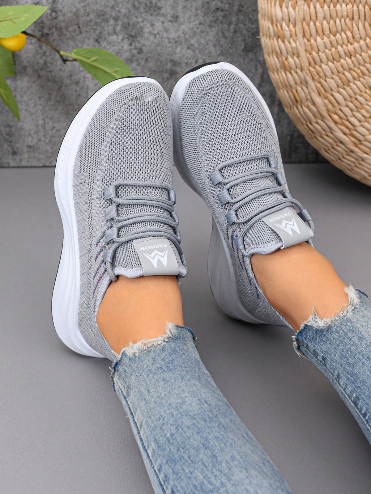 Sneakers voor dames met gebreid bovenwerk, elastische veters en dikke witte zool - beeld 8