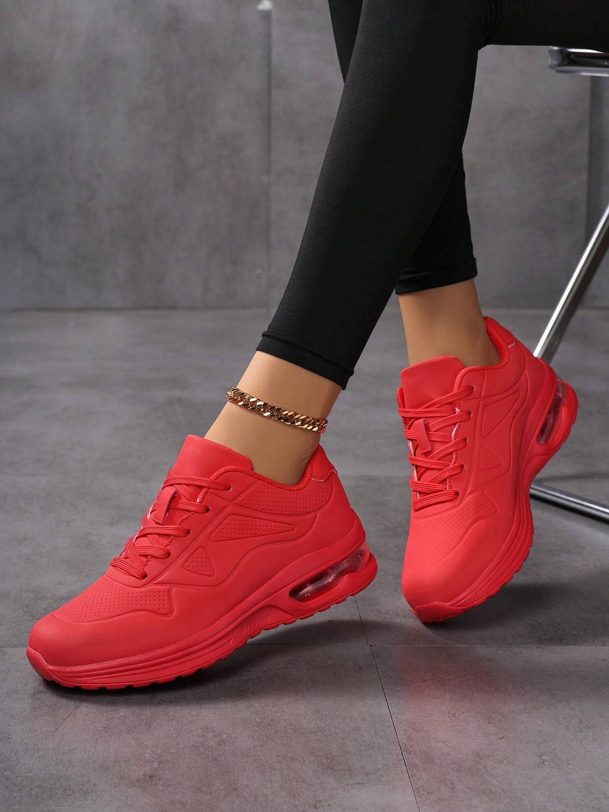 Sneakers voor dames in gladde leerlook, in één kleur met veters en zichtbare luchtkamer in de zool - beeld 10