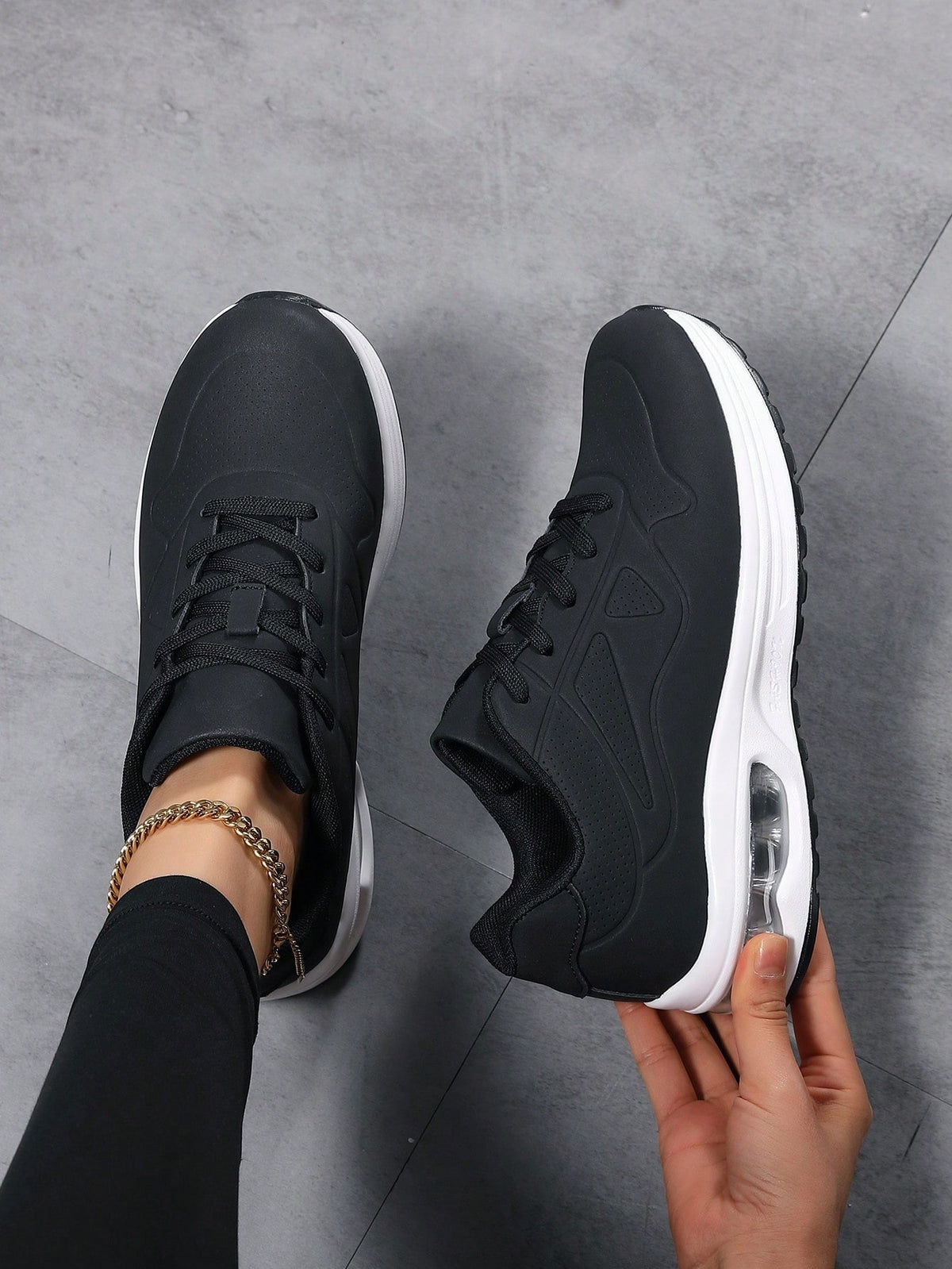 Sneakers voor dames in gladde leerlook, in één kleur met veters en zichtbare luchtkamer in de zool - beeld 9