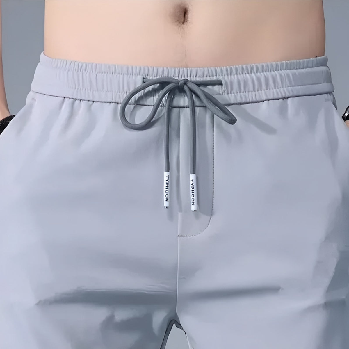 Close-up van de elastische tailleband met trekkoord van de stretchbroek