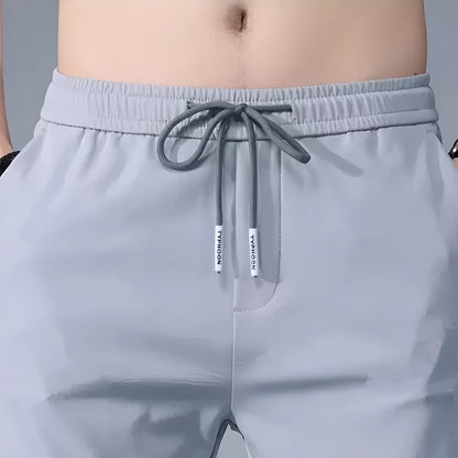 Close-up van de elastische tailleband met trekkoord van de stretchbroek