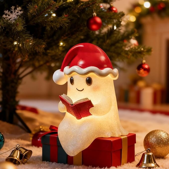 Wit spooklampje met rode kerstmuts en belletje dat een rood boek vasthoudt en warm geel oplicht