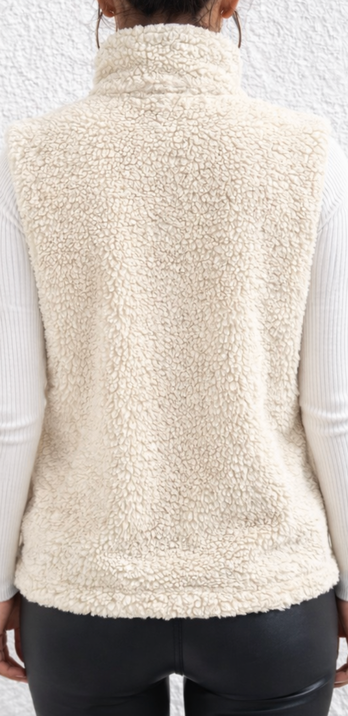 Teddy damesbodywarmer met opstaande kraag, doorlopende rits en steekzakken