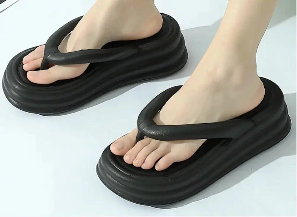 Teenslippers van EVA met dikke zool en brede bandjes - beeld 2