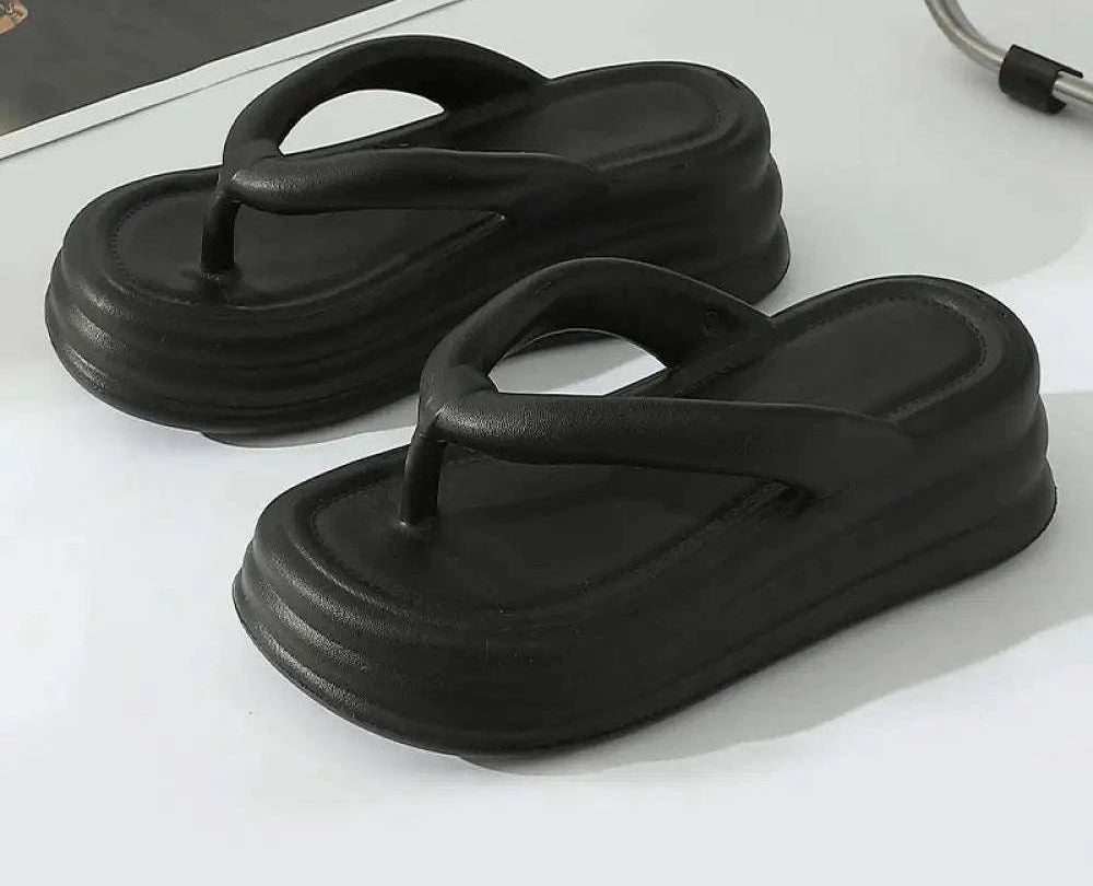 Teenslippers van EVA met dikke zool en brede bandjes - zwart