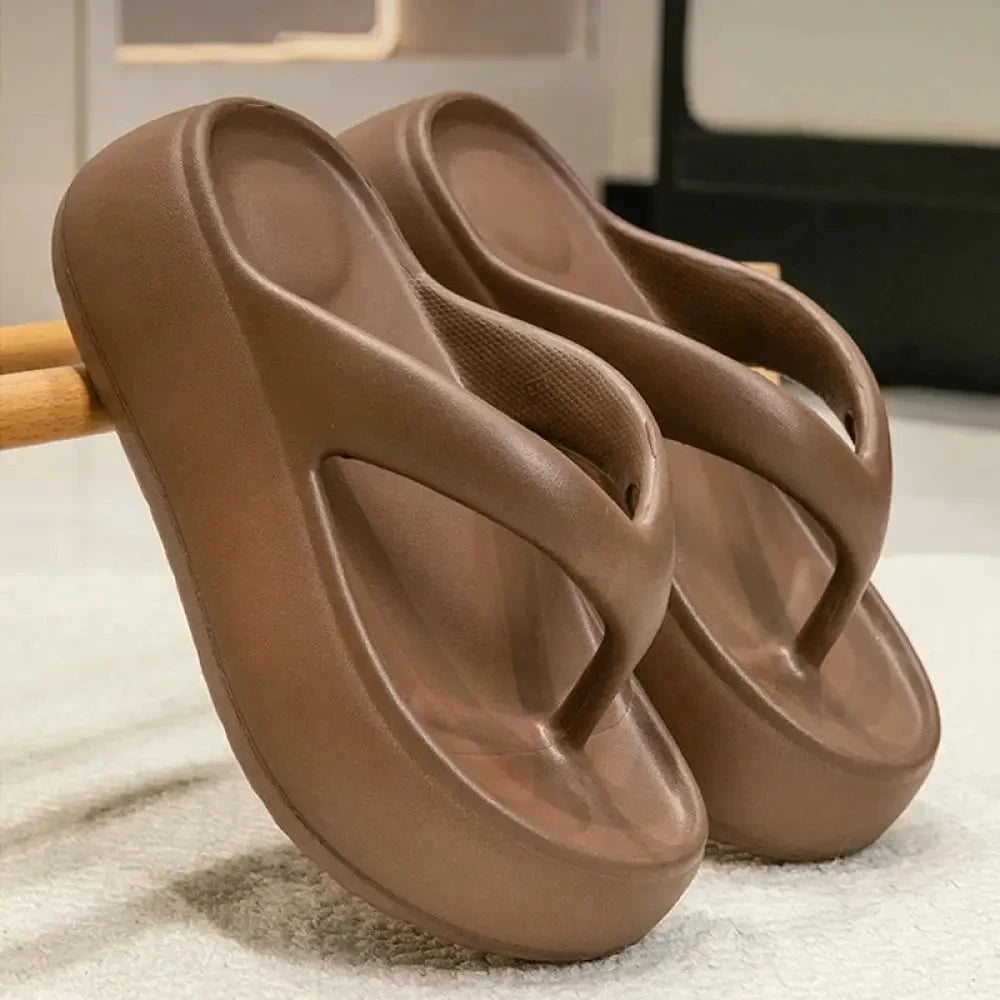 Teenslippers van EVA met hoge zool, brede bandjes en uitgehold voetbed - beeld 5