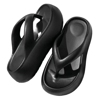 Teenslippers van EVA met hoge zool, brede bandjes en uitgehold voetbed - zwart