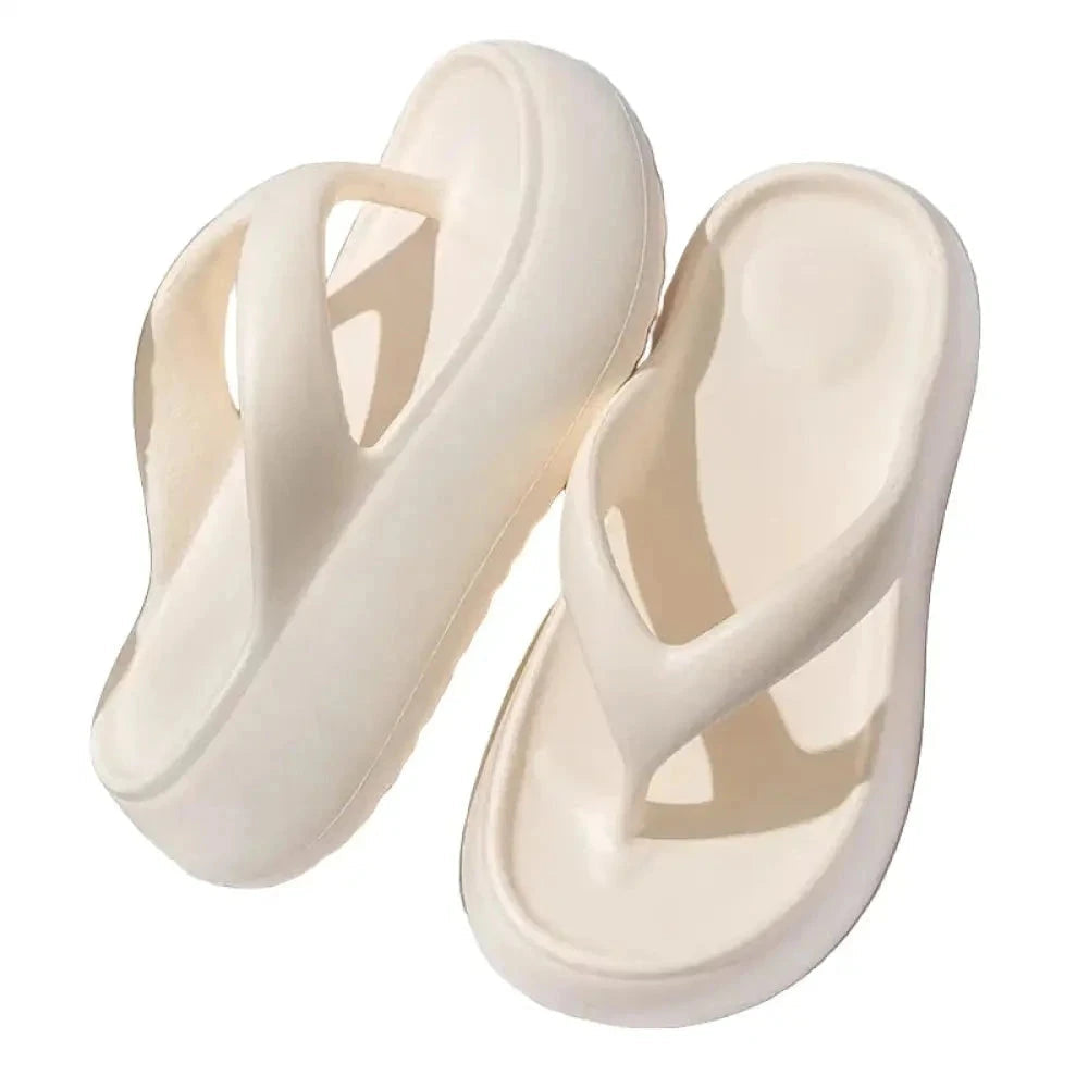 Teenslippers van EVA met hoge zool, brede bandjes en uitgehold voetbed - crème