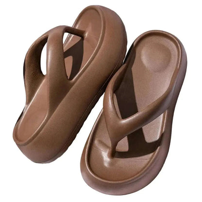 Teenslippers van EVA met hoge zool, brede bandjes en uitgehold voetbed - bruin