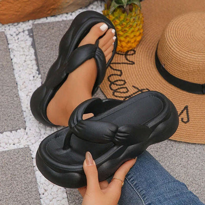 Teenslippers van EVA met gewatteerde, geplooide band en hoge golvende zool - beeld 2