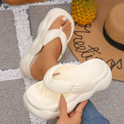 Teenslippers van EVA met gewatteerde, geplooide band en hoge golvende zool - beeld 3