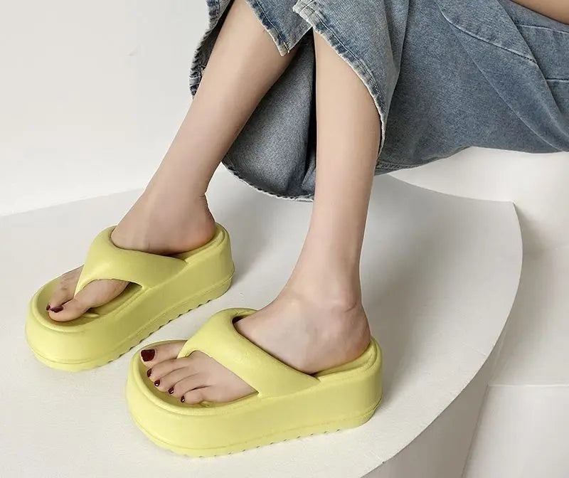 Teenslippers met hoge plateauzool en dikke teenband van EVA - beeld 3