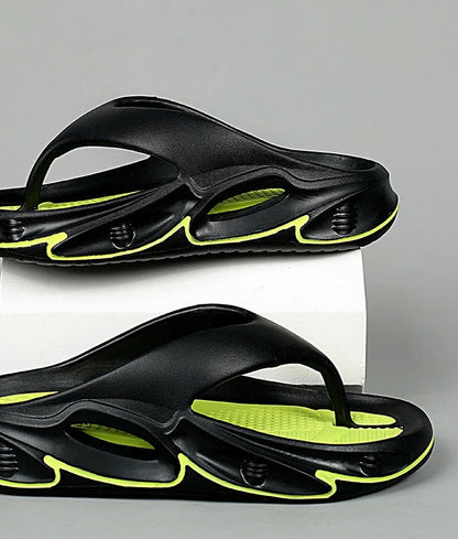 Teenslippers van EVA met dikke zool en tweekleurig voetbed met noppen - zwart met limegroen