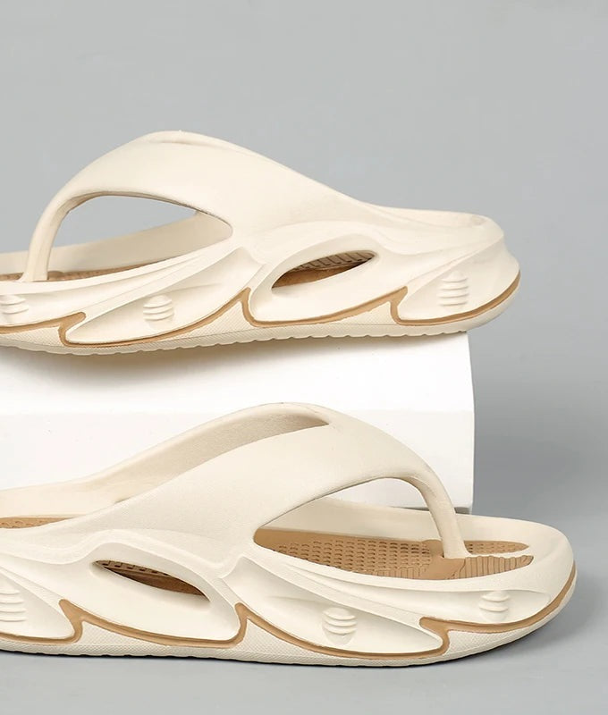 Teenslippers van EVA met dikke zool en tweekleurig voetbed met noppen - beige met bruin