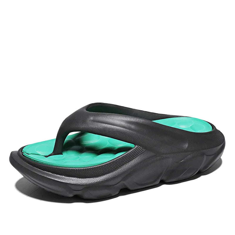 Teenslippers van EVA met dikke zool, voetbed met kiezelvormige noppen en brede band - zwart/groen