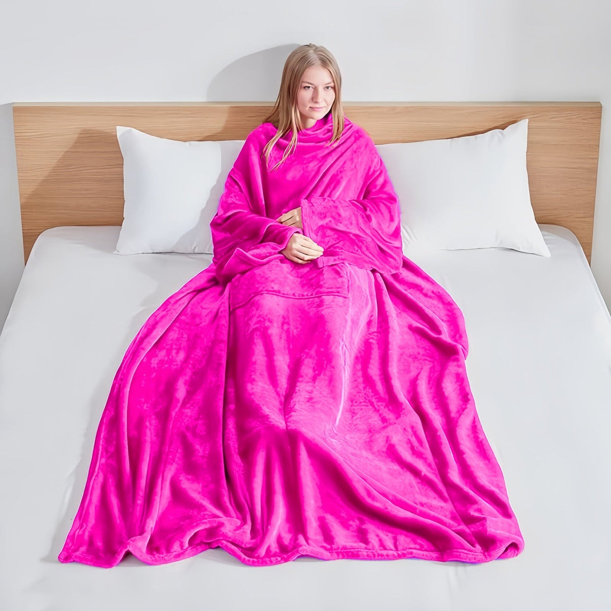 Tv-deken met mouwen en voorvak van zacht fleece - fuchsia