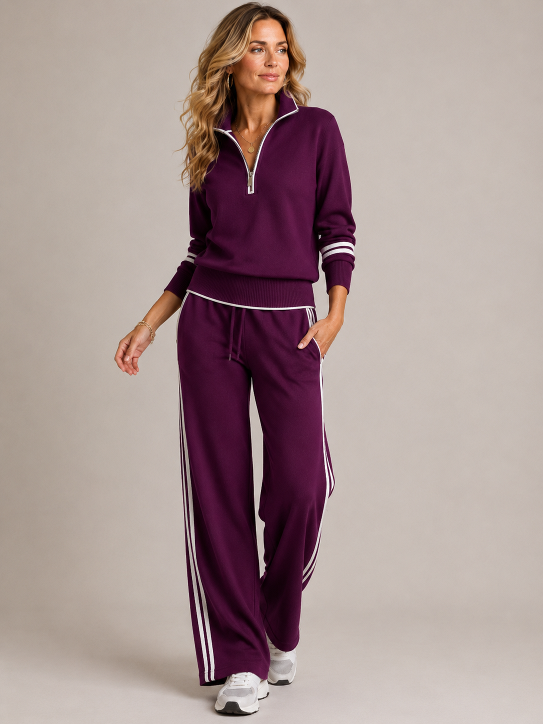 Tweedelige damesset met ritstrui en wijde broek met strepen - aubergine