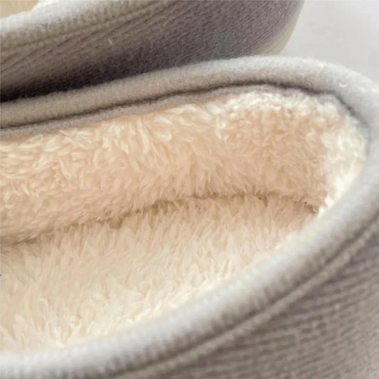 Extra brede unisex pantoffels met verstelbare band en pluchevoering