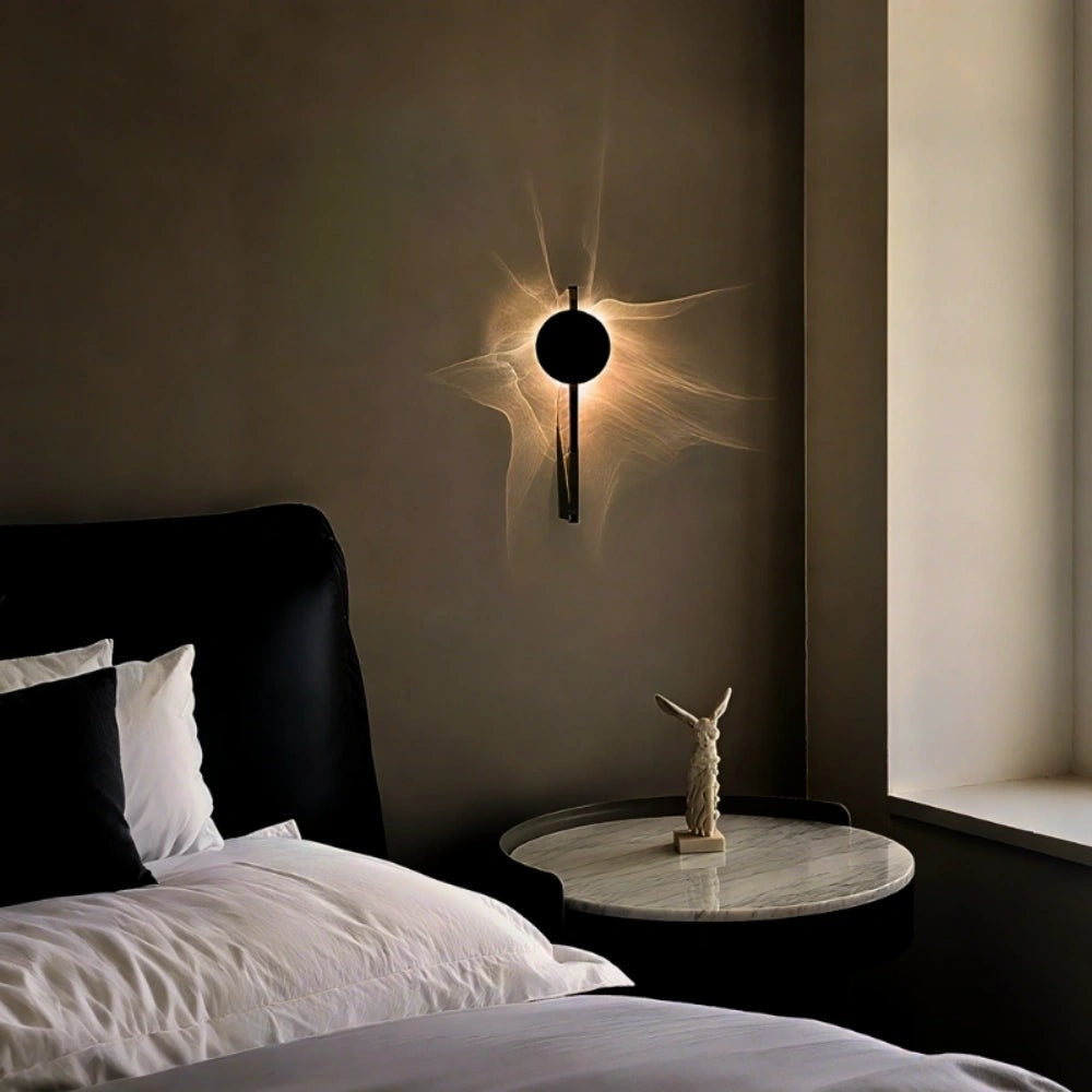 Wandlamp met ronde schijf die een golvend lichtpatroon op de muur werpt - beeld 7