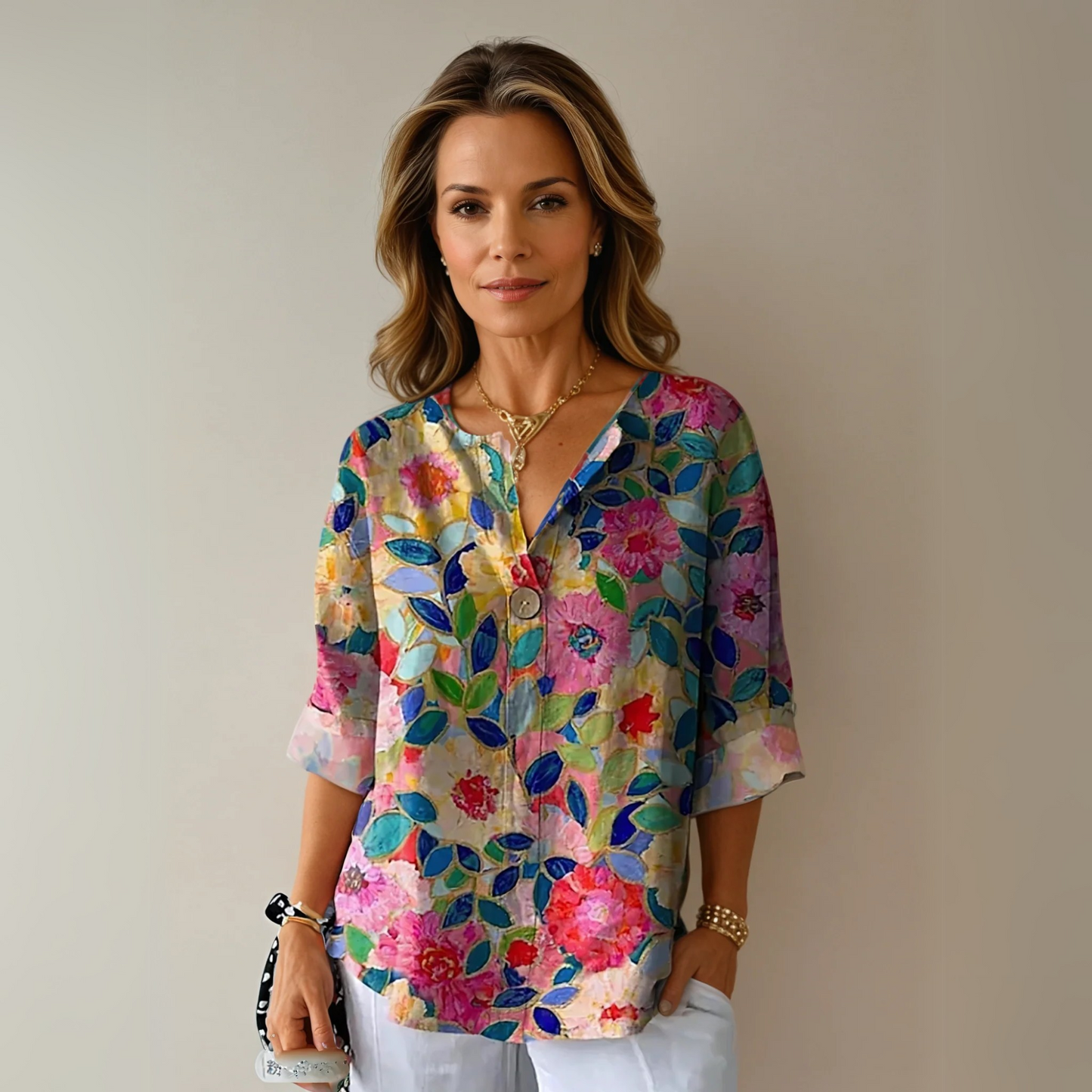 Gebloemde blouse dames in blauw-roze-rood bloemenprint - vrouwelijke zomerstijl