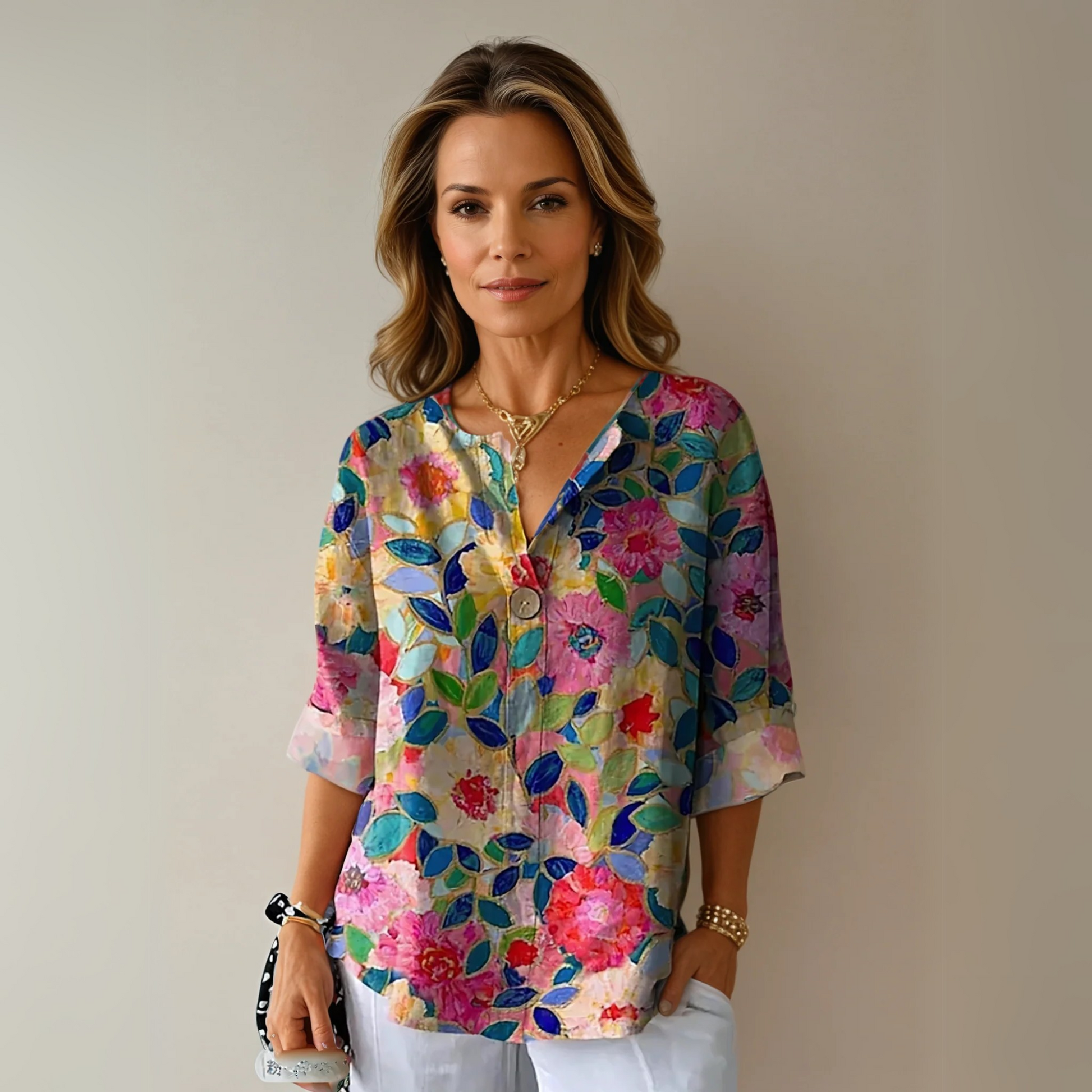 Gebloemde blouse dames in blauw-roze-rood bloemenprint - vrouwelijke zomerstijl