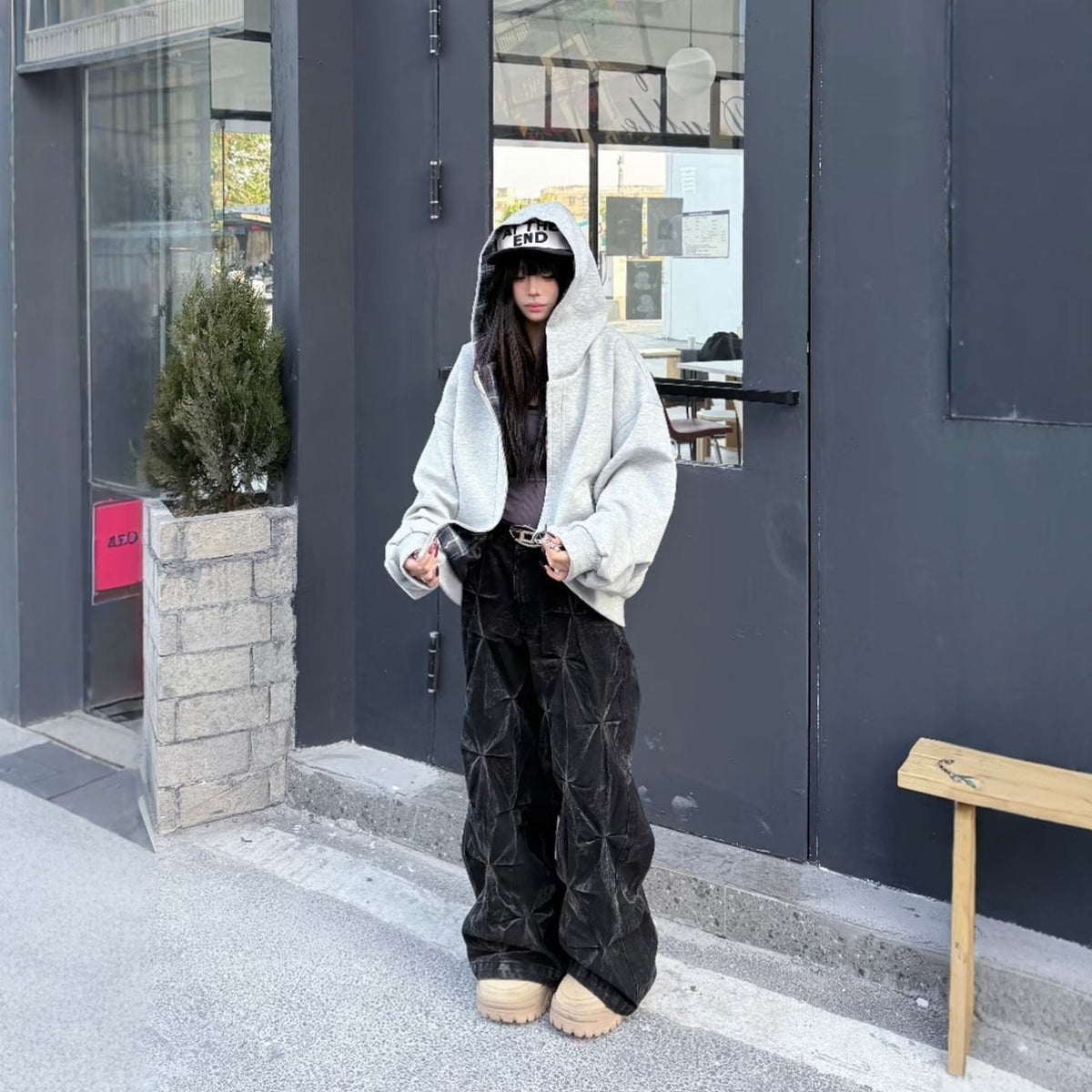 Wijde baggy jeans met geplooide structuur en gewaxte look - beeld 4