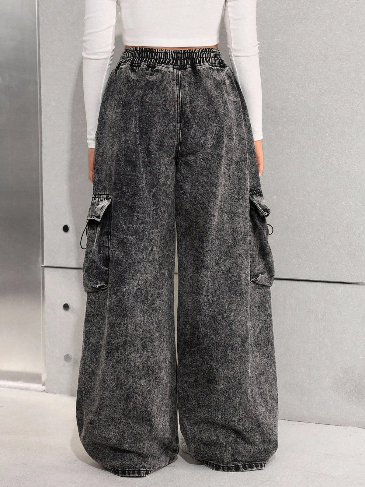 Wijde cargo jeans voor meisjes van stonewashed denim met trekkoord en grote zakken op de pijpen - zwart stonewashed