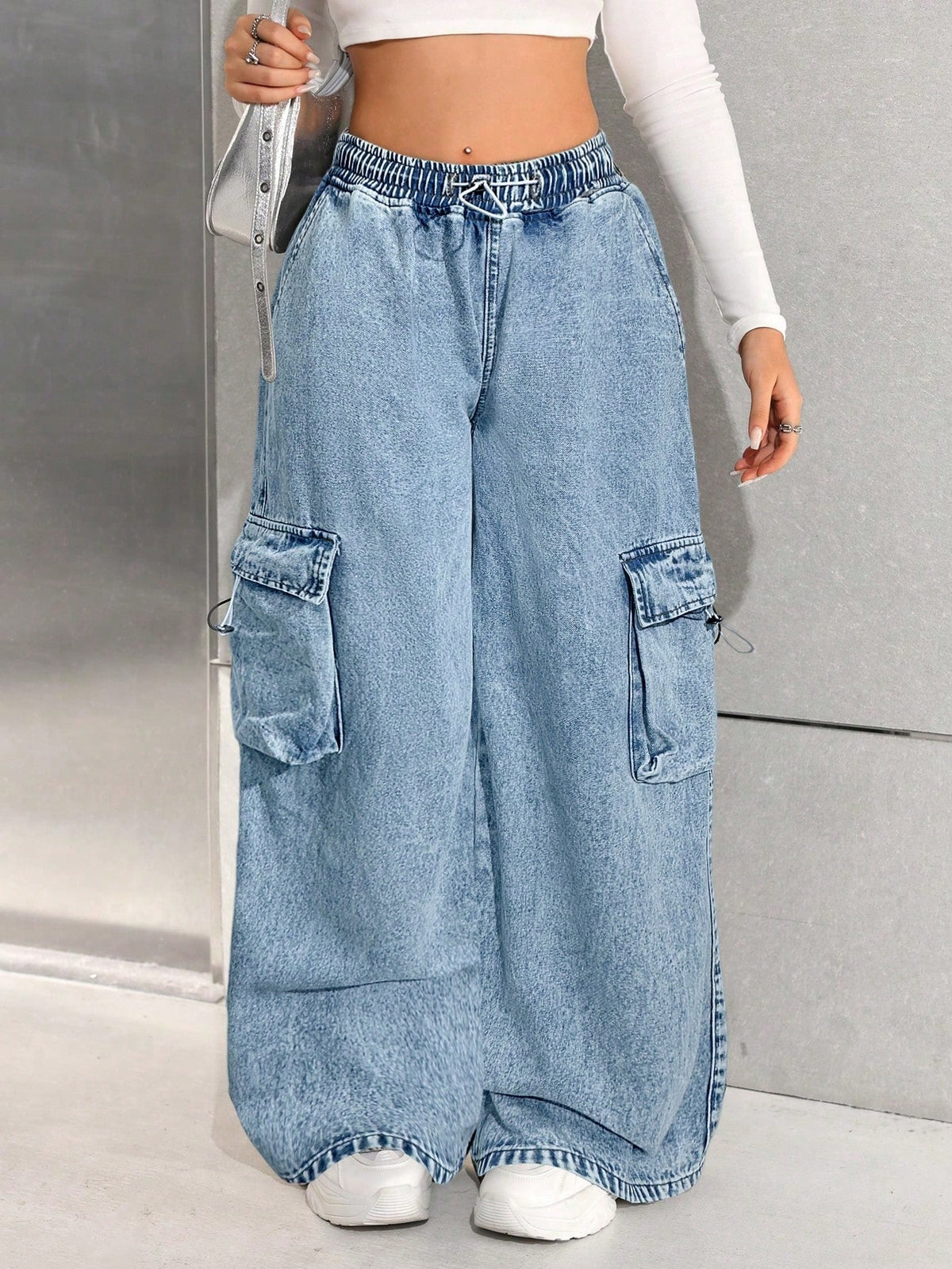 Wijde cargo jeans voor meisjes van stonewashed denim met trekkoord en grote zakken op de pijpen - beeld 8