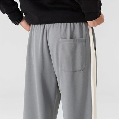 Wijde joggingbroek voor heren met brede contrastband langs de zijnaad en trekkoord - beeld 5