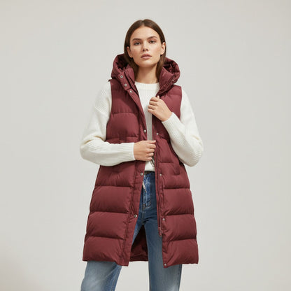 Lange mouwloze damesbodywarmer met gewatteerde capuchon en rits
