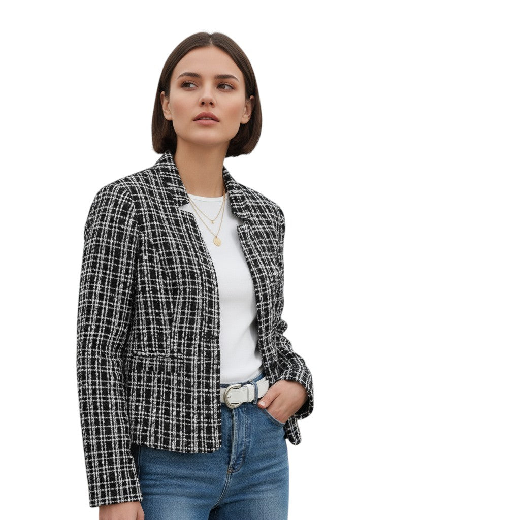 Kraagloos tweed damesjack met rafelrand, open gedragen - zwart-wit