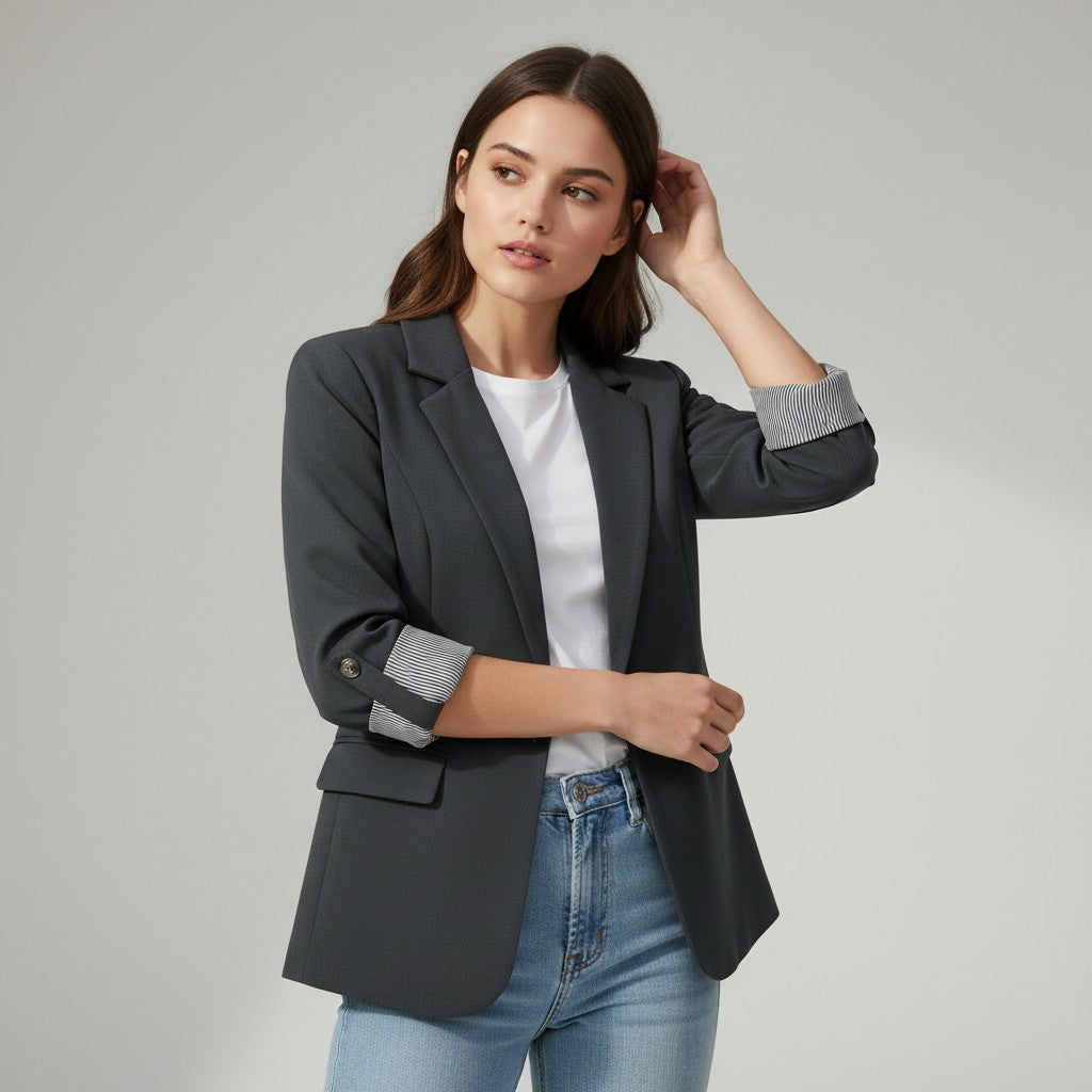 Getailleerde damesblazer met revers en omgeslagen boorden met gestreepte voering