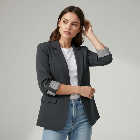 Getailleerde damesblazer met revers en omgeslagen boorden met gestreepte voering