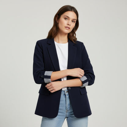 Getailleerde damesblazer met revers en omgeslagen boorden met gestreepte voering