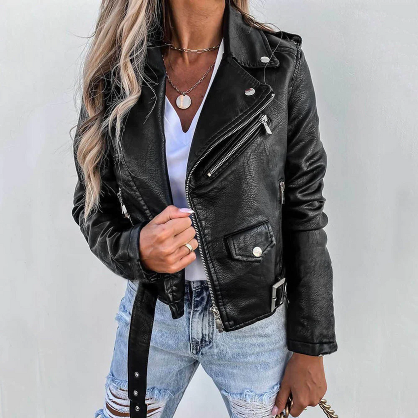 Getailleerd bikerjack voor dames in leerlook met schuine rits en riem