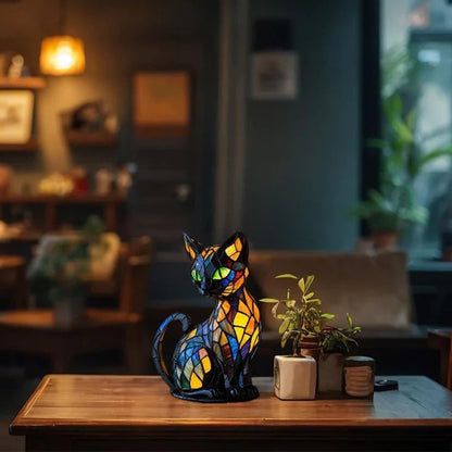 Zwarte kattenlamp in glas-in-loodlook met groene ogen en vlakjes in blauw, oranje en geel